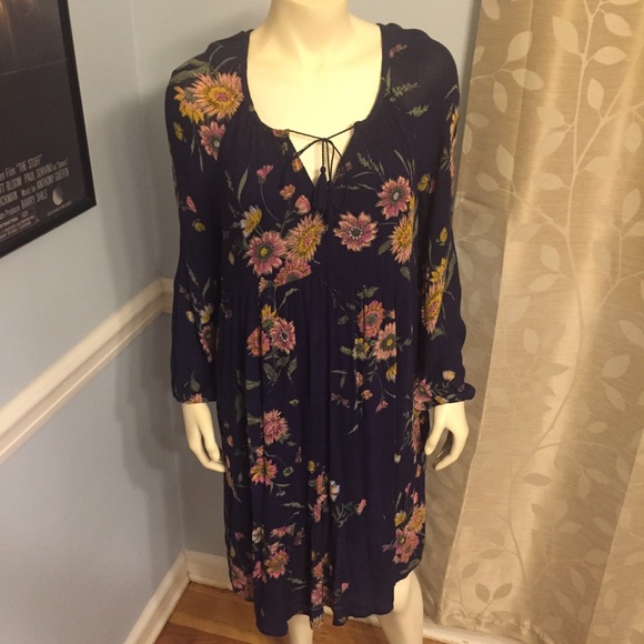 Old Navy Dresses & Skirts - Navy peasant dress with flower print